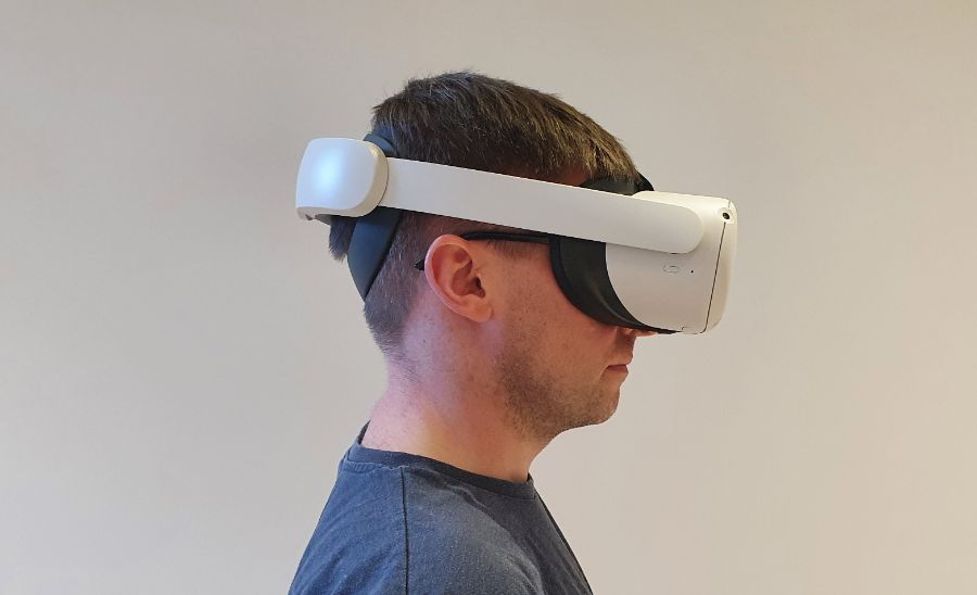 Adjusting glasses for VR headset